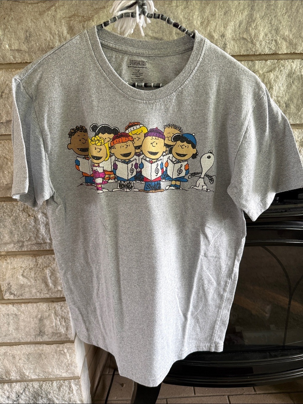 Unisex Adult Gray Christmas Peanuts Character Graphic Tee Medium